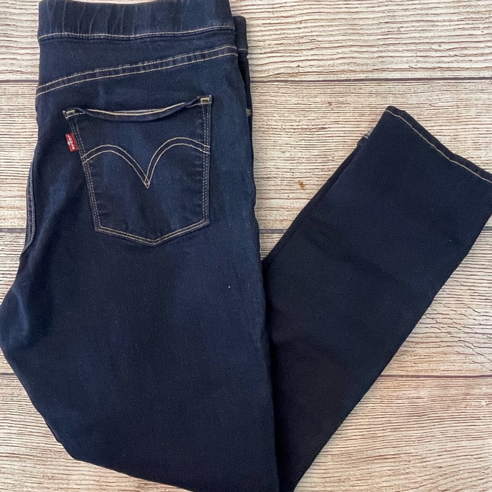 Women’s Levi’s jeans